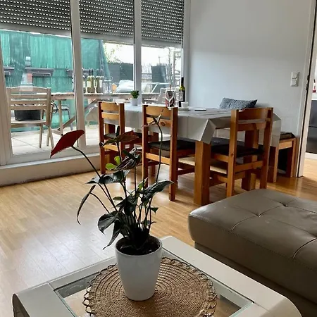 Apartment Dachgeschosswohnung Mit Kostenlosem Parkplatz ! Wien