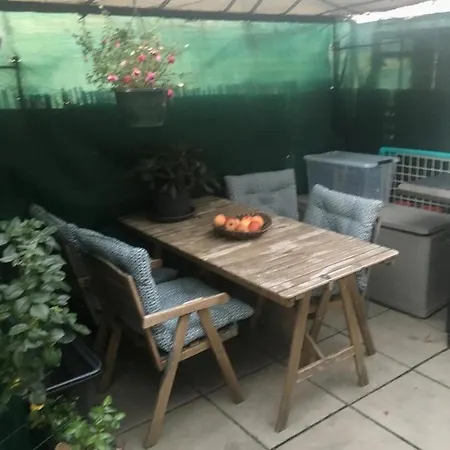 Апартаменты Dachgeschosswohnung Mit Kostenlosem Parkplatz Und Internet! *