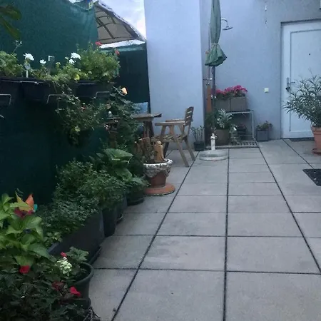 Dachgeschosswohnung Mit Kostenlosem Parkplatz Und Internet! Апартаменты