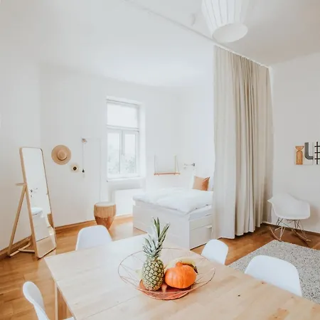 Design-apartment Next To Belvedere Castle Apartment