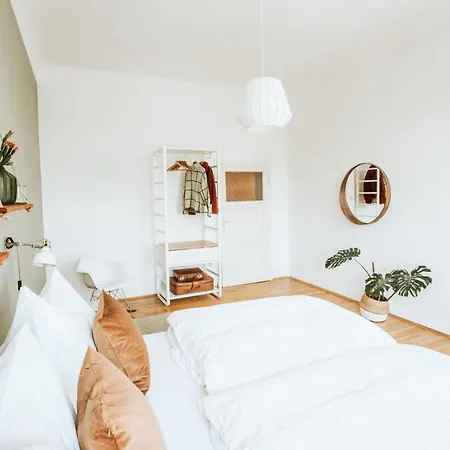 Design-apartment Next To Belvedere Castle * Vienna