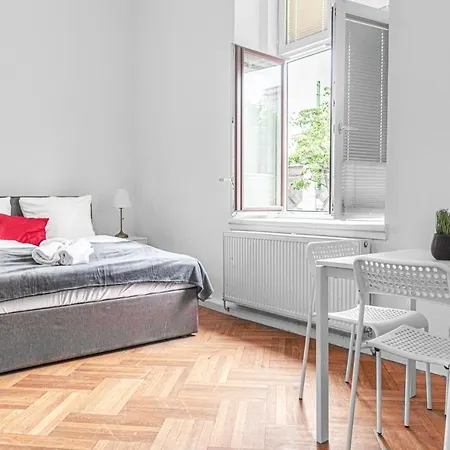 Joyful At Superb Location Near Akh Hospital Appartamento *