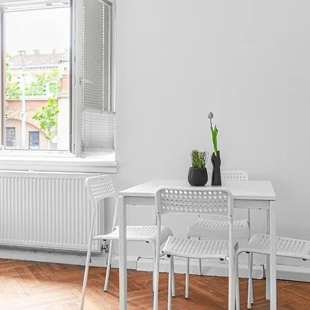 Joyful At Superb Location Near Akh Hospital Vienna