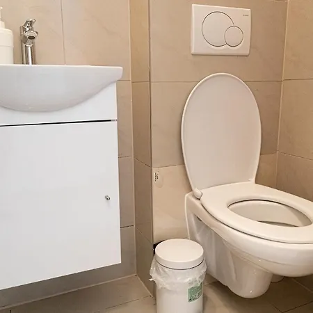 Peaceful 1br Apt. Near Metro Station Langenfeldg. Vienne