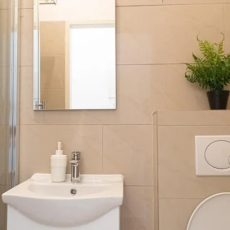 Peaceful 1br Apt. Near Metro Station Langenfeldg.