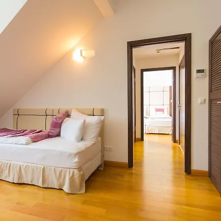 Western Arcadia 4* Vienne