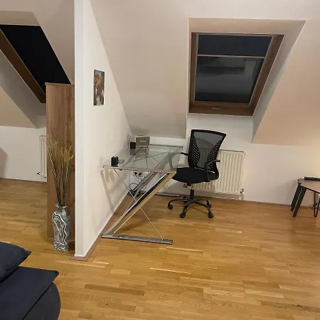 Klimatisiertes, Ruhiges Dachgeschoss Cityapartment Im Zentrum Wiens *