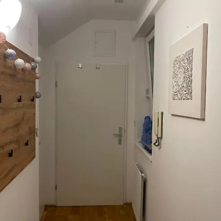 Klimatisiertes, Ruhiges Dachgeschoss Cityapartment Im Zentrum Wiens Vienna