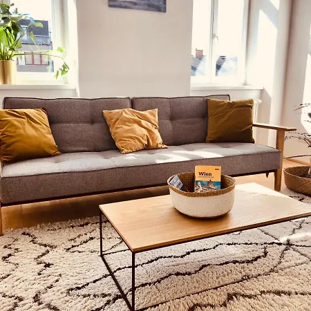 Helle 4 Zimmer Familien-wohnung Mit Balkon! Schloss Schonbrunn In Gehdistanz *