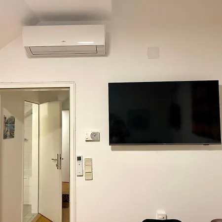 Klimatisiertes, Ruhiges Dachgeschoss Cityapartment Im Zentrum Wiens Vienna