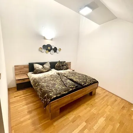 Klimatisiertes, Ruhiges Dachgeschoss Cityapartment Im Zentrum Wiens Vienna