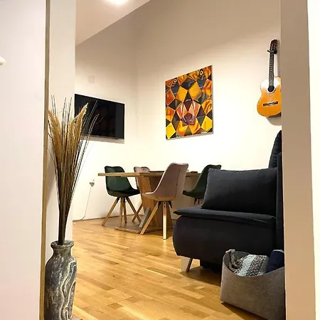 Klimatisiertes, Ruhiges Dachgeschoss Cityapartment Im Zentrum Wiens Apartment