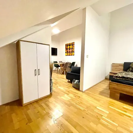 Apartment Klimatisiertes, Ruhiges Dachgeschoss Cityapartment Im Zentrum Wiens