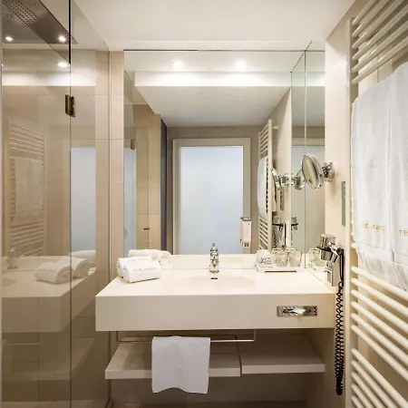 Hotel Elaya City Center 4*