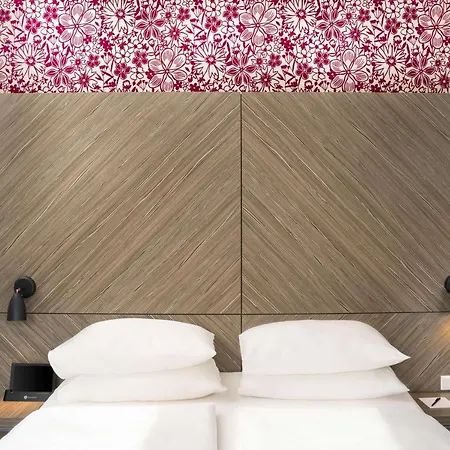 Elaya West Hotel
