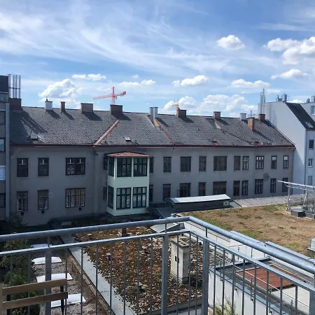 Helle 4 Zimmer Familien-wohnung Mit Balkon! Schloss Schonbrunn In Gehdistanz