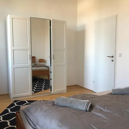 Apartment Helle 4 Zimmer Familien-wohnung Mit Balkon! Schloss Schonbrunn In Gehdistanz Vienna