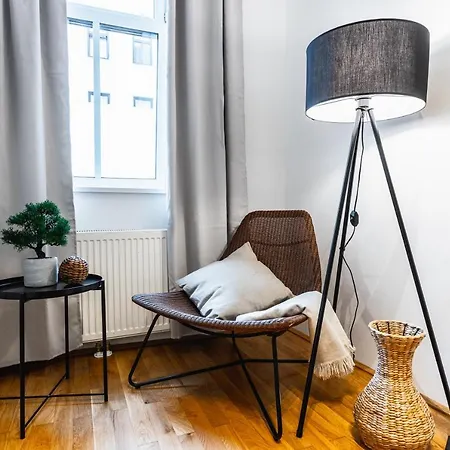 Apartment Stylish Designed In A Calm District Vienna