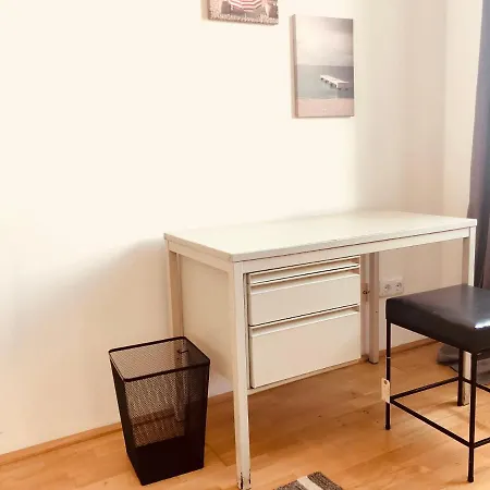 Apartment Helle 4 Zimmer Familien-wohnung Mit Balkon! Schloss Schonbrunn In Gehdistanz Vienna