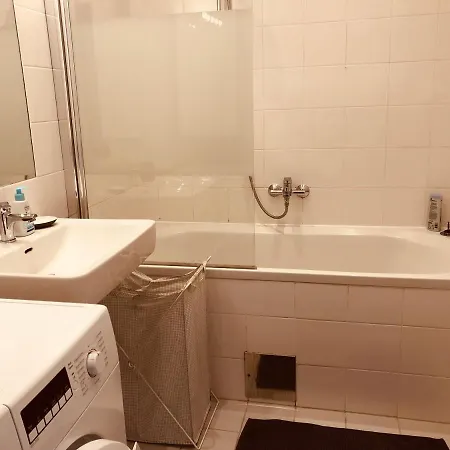 Helle 4 Zimmer Familien-wohnung Mit Balkon! Schloss Schonbrunn In Gehdistanz Apartment