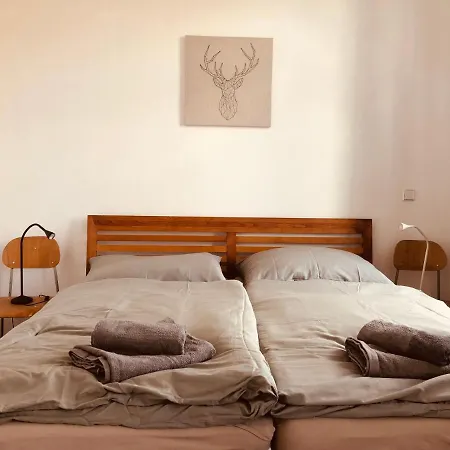 Helle 4 Zimmer Familien-wohnung Mit Balkon! Schloss Schonbrunn In Gehdistanz Apartment