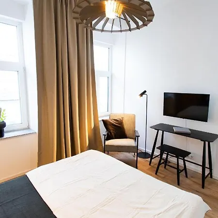 Stilvolle Mit Ruhig Gelegenem Balkon