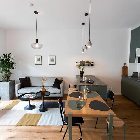 Stilvolle Mit Ruhig Gelegenem Balkon ウィーン