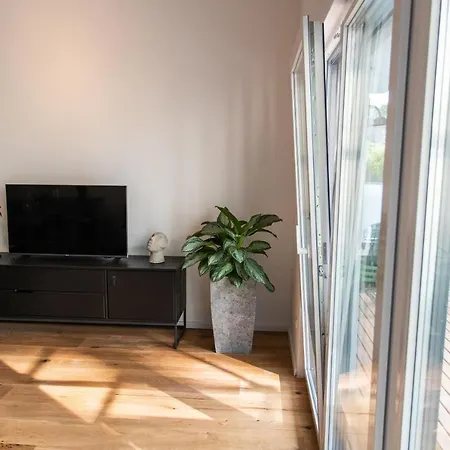 Stilvolle Mit Ruhig Gelegenem Balkon *