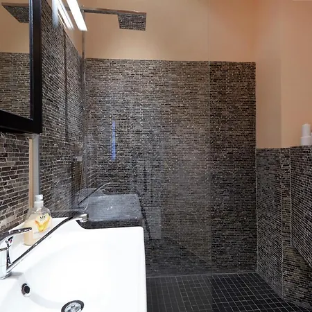 Urban In Downtown Apartment *