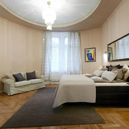 Urban In Downtown Apartment *