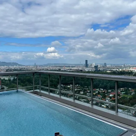 Exquisite Studio With Rooftop Pool Apartment