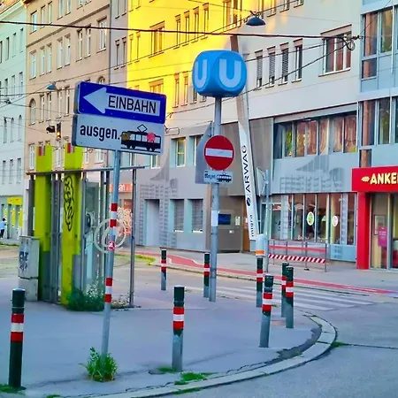 Neu-mobliertes Nahe Zentrum