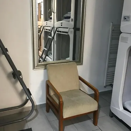 Simple Apt - 8 Bed Is Having No Kitchen