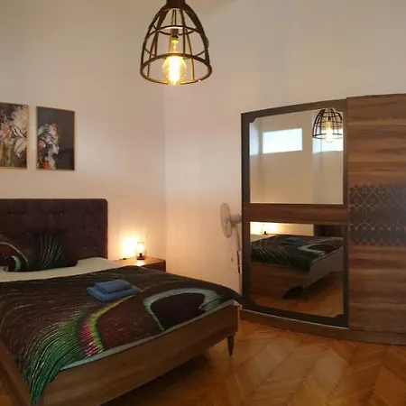 Sunny And Spacious Near Centre