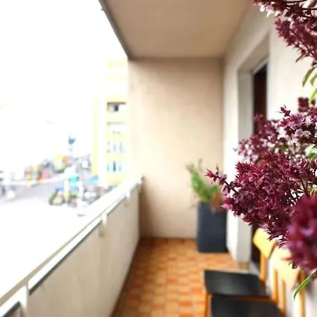 Nr 1 With 2 Balconies 3 Bedrooms Near Main Train Station Apartment *