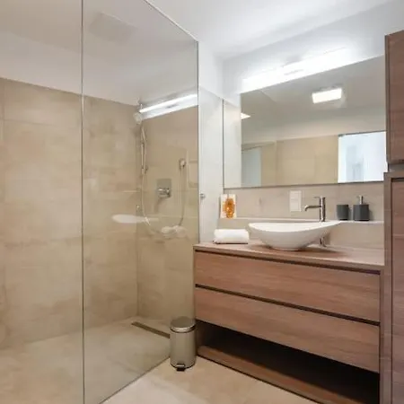 Gruene Und Zentrale Ruhelage Im Neubau Mit Balkon