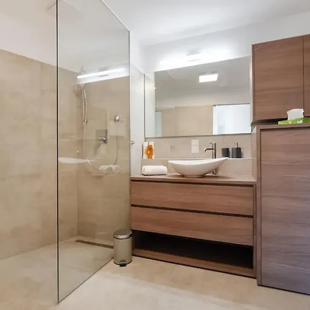 Gruene Und Zentrale Ruhelage Im Neubau Mit Balkon
