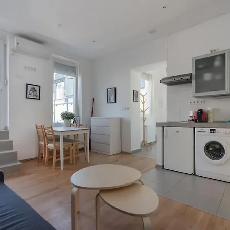 Grosse Terrasse, Klimaanlage Und U-bahn Naehe Apartment *