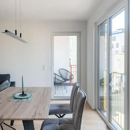 Gruene Und Zentrale Ruhelage Im Neubau Mit Balkon * Vienna