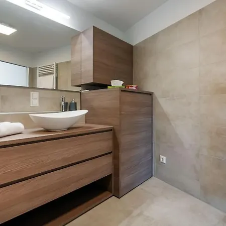 Gruene Und Zentrale Ruhelage Im Neubau Mit Balkon Vienna