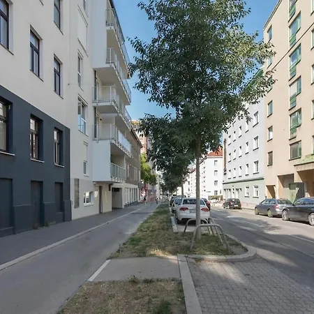 Grosse Terrasse, Klimaanlage Und U-bahn Naehe Apartment *