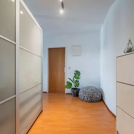 Spektakulaeres ✩ 7. Stock ✩ Kostenlose Parkgarage Apartment *