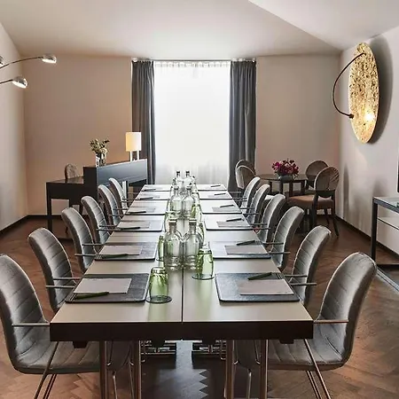 Hotel Steigenberger Herrenhof 5*