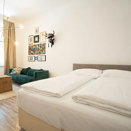 Schloss View Apartment: Designer First-floor Retreat Apartment *