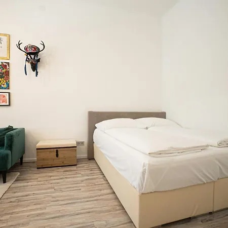 Apartment Schloss View Apartment: Designer First-floor Retreat *