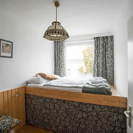 Cozy And Stylish Near Schoenbrunn Castle Apartment *