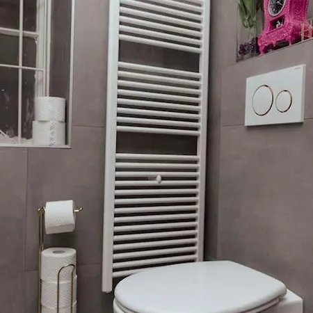 Modern Stylish Comfortable 2 Bedroom Vienna
