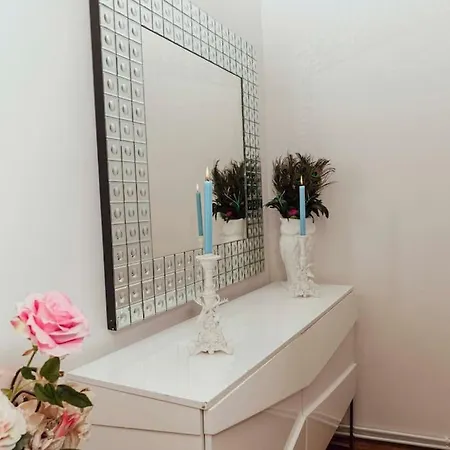 Modern Stylish Comfortable 2 Bedroom