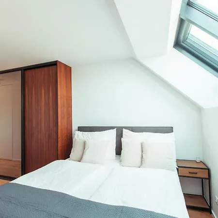 Apartment Triangle City *