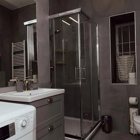 Modern Stylish Comfortable 2 Bedroom Apartment